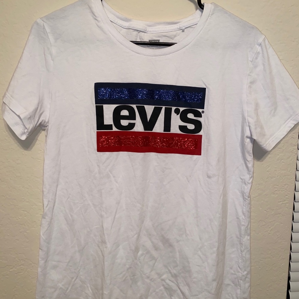 Woman’s Levi’s shirt